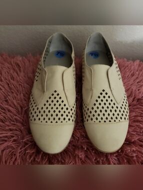 FRANCO SARTO CREAM PERFORATED LOAFERS